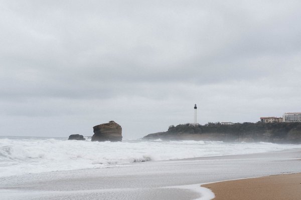 Quels sont les avantages d'investir dans un parc résidentiel de loisirs (PRL) en bord de mer dans le Morbihan ?